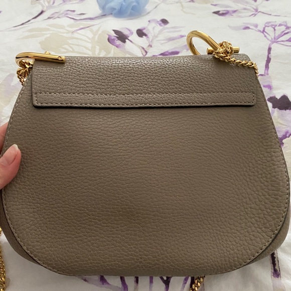 CHLOE | Drew Shoulder Bag in Grained Lamb Skin (MOTTY GREY) - Picture 8 of 12